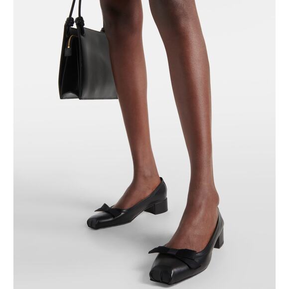 CHRISTIAN LOUBOUTIN
Mamaflirt 30 bow-detail leather pumps 40.5 - Picture 2 of 6